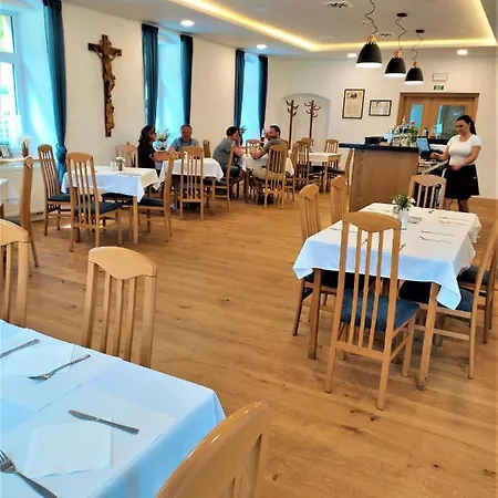 Hotel Poutni Dum Kraliky