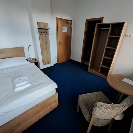 Hotel Poutni Dum Kraliky